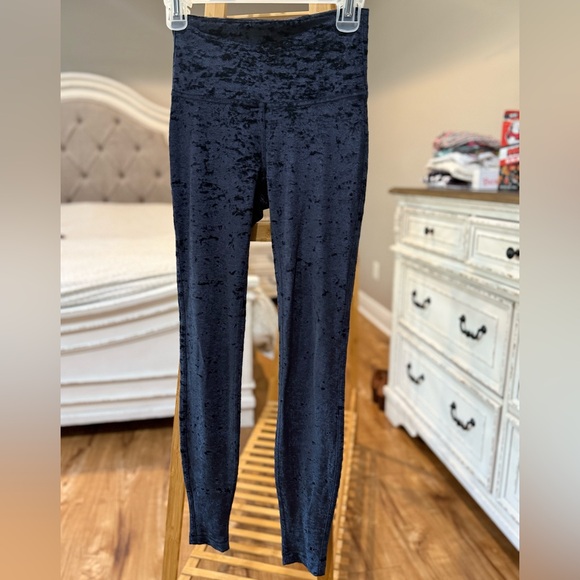 Lululemon Velvet Wunder Under HR tights in black, size 4 - Picture 2 of 7